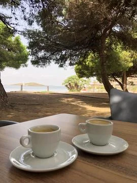 Two cups of coffee on table with Seaview Foto stock