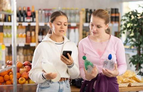 Two customers scanning the barcode of soda bottles Foto stock