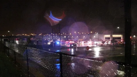 Two dead when part of Amazon building collapses in Baltimore Vídeos de archivo 106297890