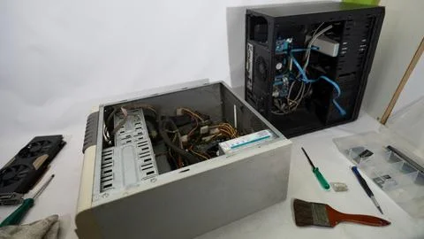 Two desktop computers open for maintenance - Foto stock