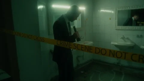 Two Detectives Entering Crime Scene and Inspecting Outlined Body Silhouette 库存影片 283478354