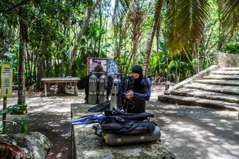 Two divers preparing to dive. Cylinders for diving. Cave diving. Mexico Stock-Fotos