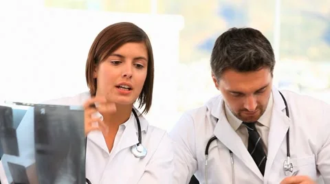 Two doctors analysing a scan Stock-Footage 1093150