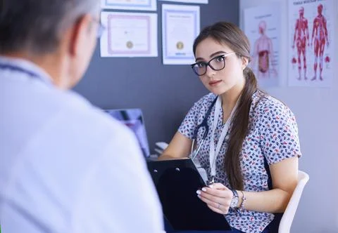 Two doctors speaking in a bright office Foto stock