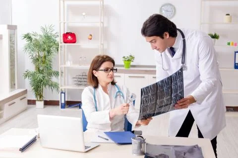 Two doctors working in the clinic Foto stock