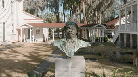 Two dolly shots of the bust of Robert Smalls in Beaufort, SC Stock Footage 147502549