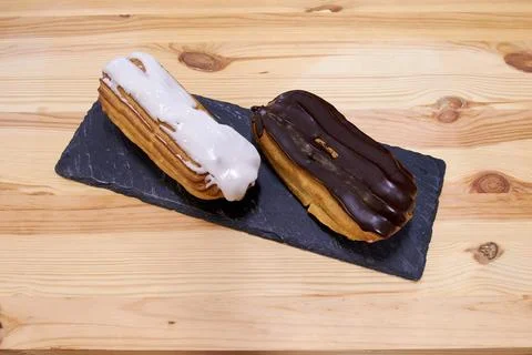 Two donuts on a black plate Foto stock
