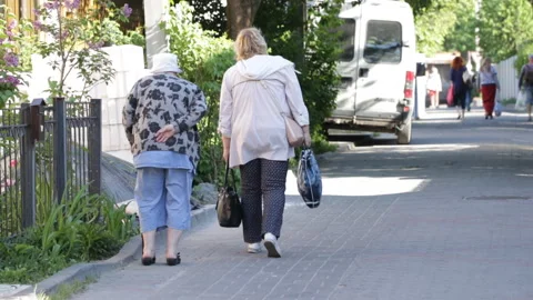 Two elderly women Video stock 90609574