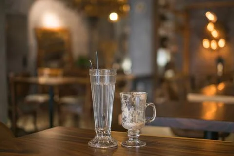 Two empty iced coffee glass cups on the table in coffee shop. Stock-Fotos