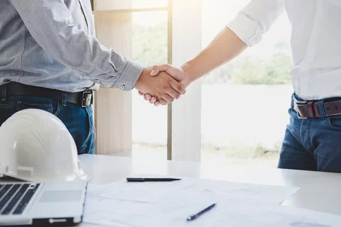Two engineer or architect meeting for project, handshake after consultation.. 库存照片