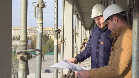 Two engineers meet at construction and consulting building project. Vídeo Stock 72359805