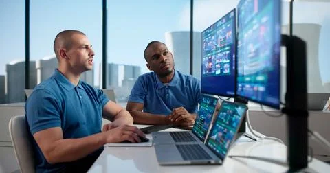 Two Engineers Use SCADA Software On Computers To Monitor Nuclear Plant Contro 스톡 사진