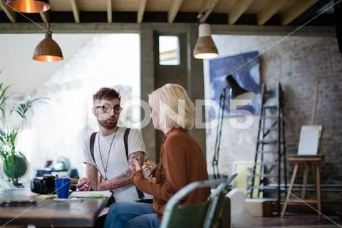 Two entrepreneurs in a business meeting Stock-Fotos