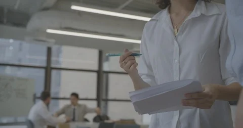 Two entrepreneurs sit down to have meeting Stock Footage 93213899