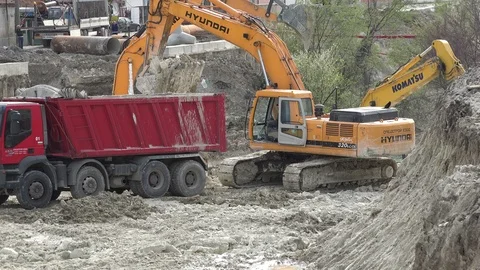 Two excavators working in a new road construction Video stock 88555308