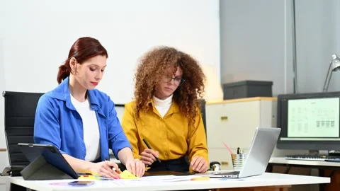 Two female fintech developers collaborating on finance apps, data analytics.. Video stock 312387308