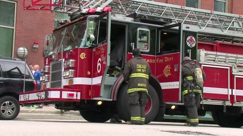 TWO FIRE FIGHTERS WORKING ON TRUCK AFTER A FIRE PROBLEM CHICAGO FIRE DEPARTMENT Vídeo Stock 136547710