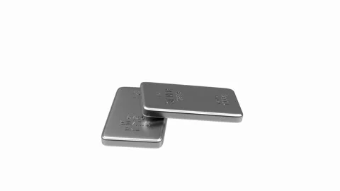 Two flat silver bars rotate in a 3D render. 库存影片 335596591