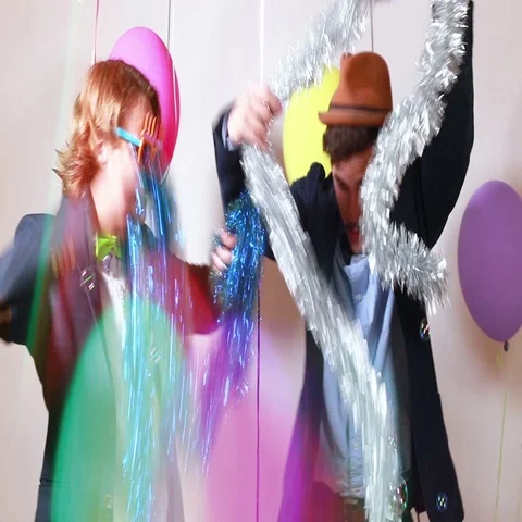 Two friends dancing and giving double high five in photo booth Video stock 69303200