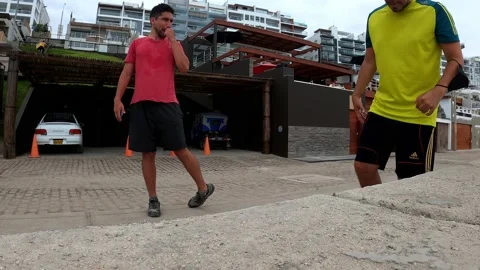 Two friends stretching for a run on the beach Stock-Footage 195129533