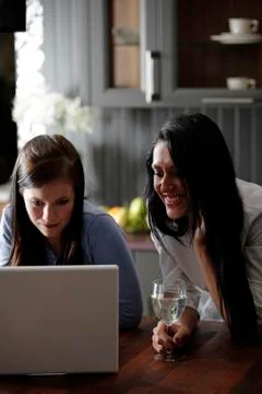 Two friends using laptop Foto stock