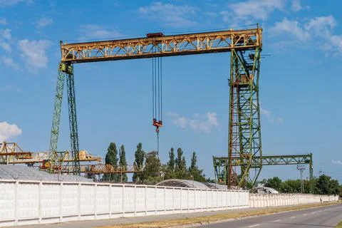 Two gantry cranes in concrete batching plant Foto stock