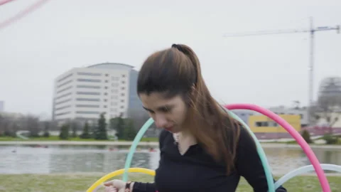 Two Generation Z friends playing with Hula Hoop rings 库存影片 130429887