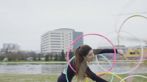 Two Generation Z friends playing with Hula Hoop rings 库存影片 130430019