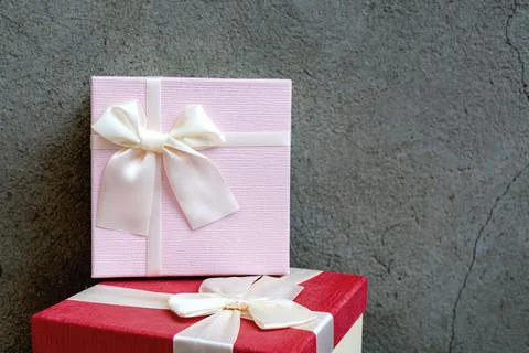 Two gifts on a stone Foto stock