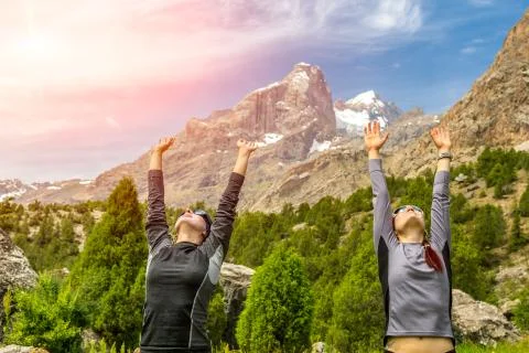 Two girls meeting sun Foto stock