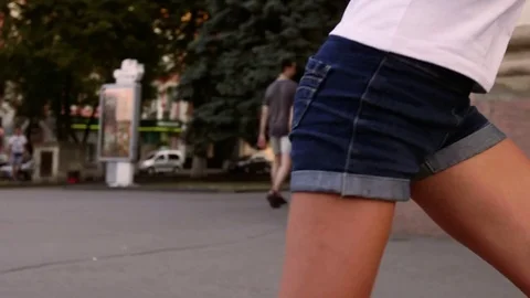Two girls rollerblading in the town square 스톡 동영상 79407659