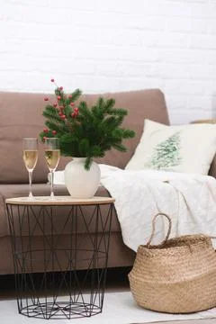 Two glasses of Champagne on caffee table in living room. Christmas home interior Foto stock