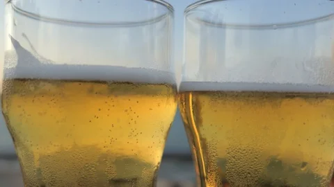 Two glasses of cold beer with sparkling bubbles Stock-Footage 115576020