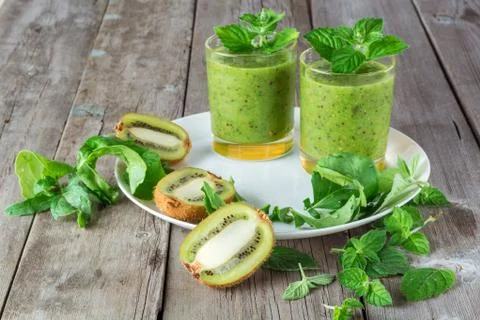 Two glasses of fruit and vegetable smoothies Stockfoto's