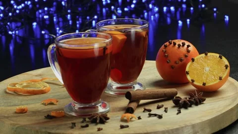 Two glasses of mulled wine close-up with apple orange and cinnamon Video stock 145830107