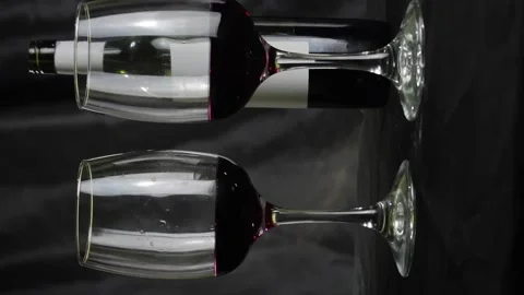 Two glasses of red wine and a bottle are on the table. Vertical video Vídeo Stock 146635932