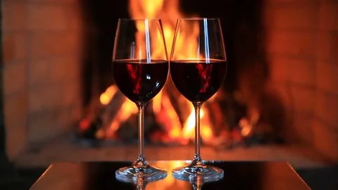 Two glasses of red wine near a fireplace Vidéo 81662348