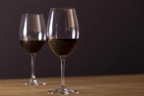 Two glasses of red wine placed on the table Stock-Fotos