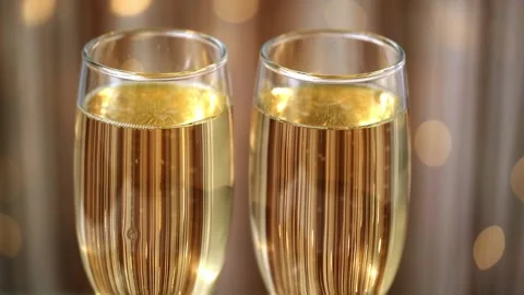 Two glasses of sparkling wine with bubbles rising. closeup. Stock-Footage 319521393