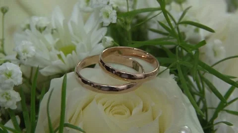 Two gold rings Stockbeeldmateriaal 7137867