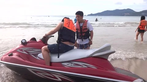 Two guys getting ready for jet ski - water sport Vidéo 48568680