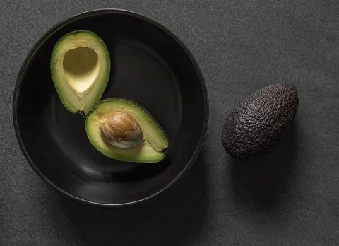 Two halves of an avocado Foto stock