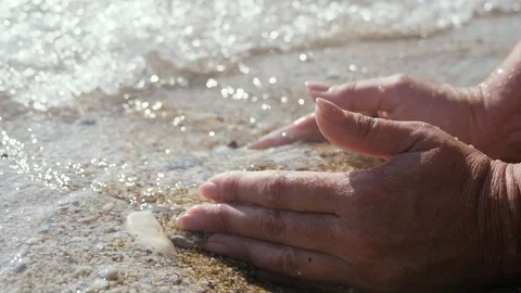Two hands keeping sand on the Alanya shore in summer in slow motion Stock-Footage 112239137