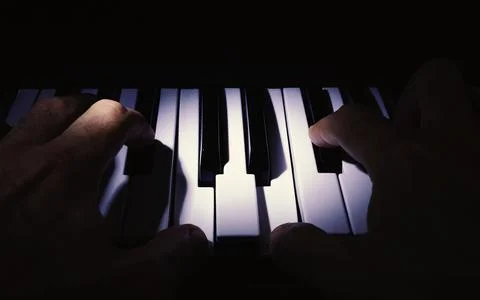 Two Hands playing a Synth Foto stock