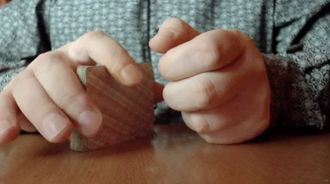 Two hands shuffling a deck of cards 動画素材 43038011
