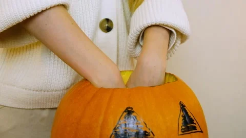 Two hands take out pumpkin seeds. The pumpkin is being prepared for Halloween. Stock Footage 219256856