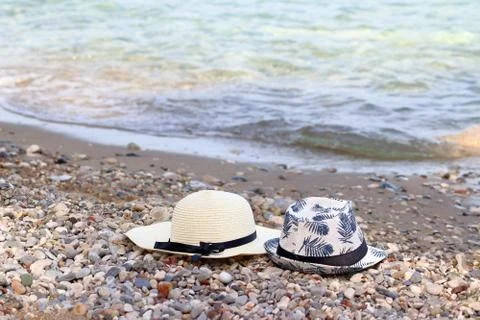 Two hats on the beach Foto stock