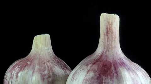 Two heads of garlic rotate Video stock 158909578