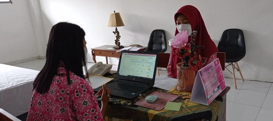 Two high school students practicing speaking English Stock Photos