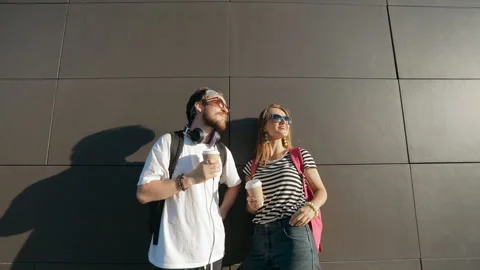 Two Hipsters Chatting 库存影片 91792658